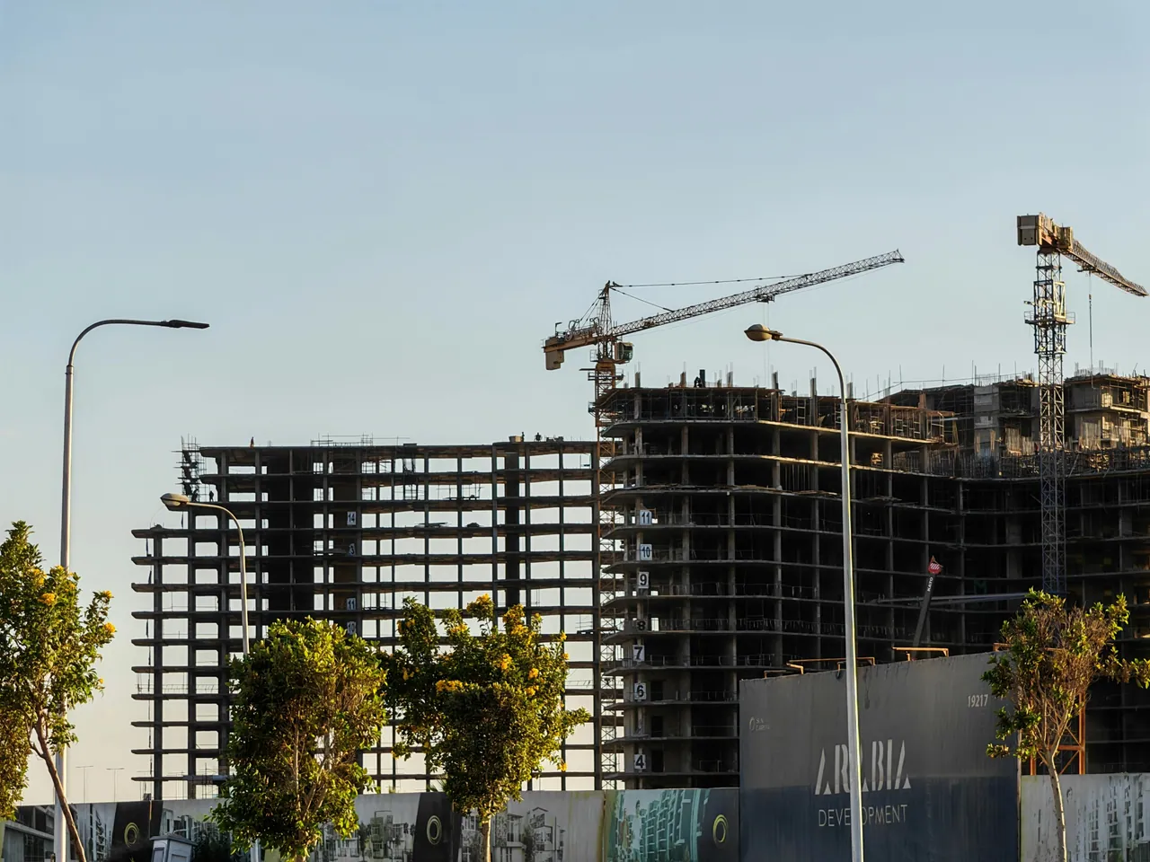 Edificio en construcción sobre plano