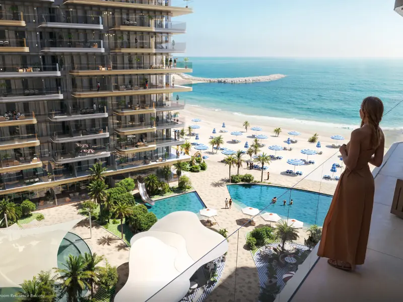 Mondrian Al Marjan Island, terraza con vistas a la playa